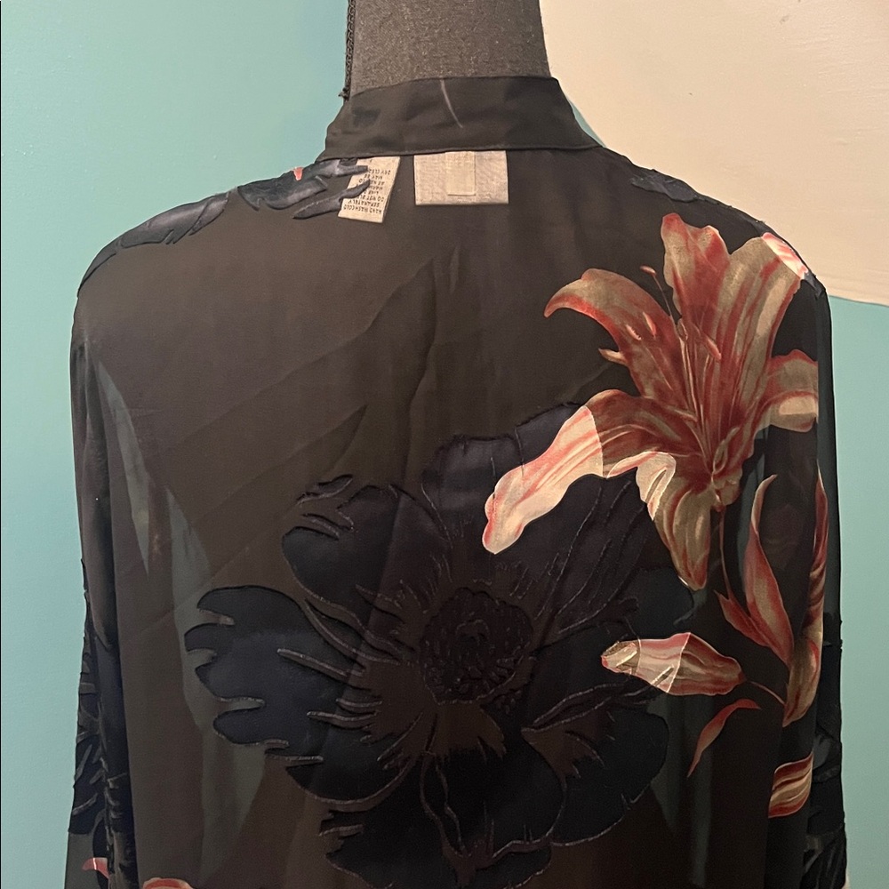 Chico's Floral Button-Down Burnout Velvet Sheer Blouse Size One (Medium) - Picture 10 of 12